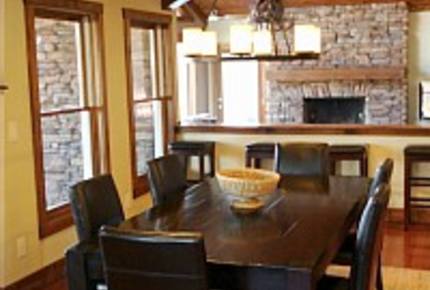 Elegant Lodge on the Lake - Gainesville, Georgia