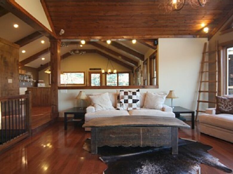 Elegant Lodge on the Lake - Gainesville, Georgia