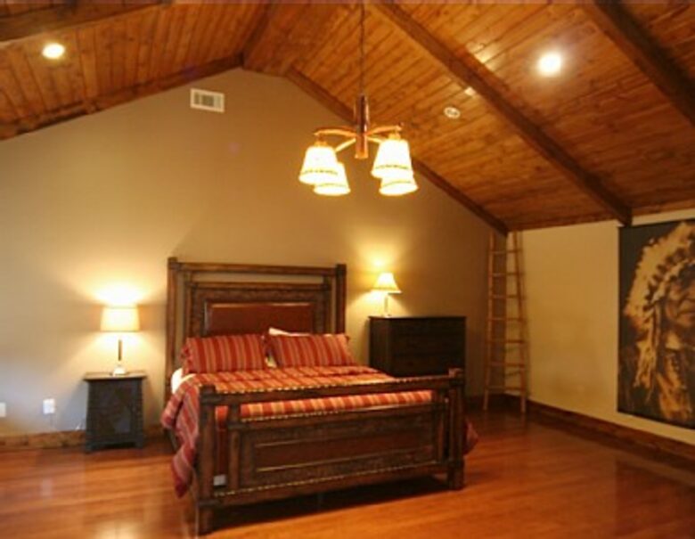 Elegant Lodge on the Lake - Gainesville, Georgia