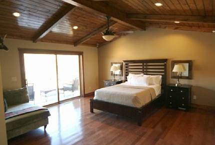 Elegant Lodge on the Lake - Gainesville, Georgia