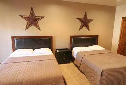 Elegant Lodge on the Lake - Gainesville, Georgia