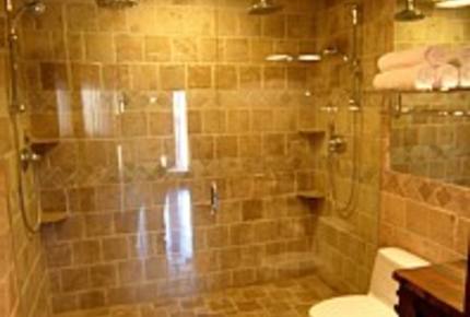 Elegant Lodge on the Lake - Gainesville, Georgia