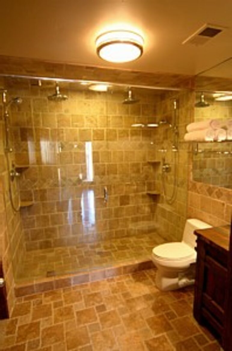 Elegant Lodge on the Lake - Gainesville, Georgia