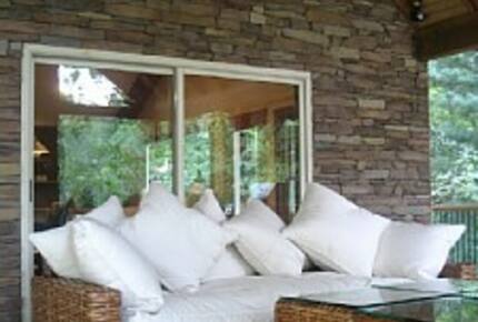 Elegant Lodge on the Lake - Gainesville, Georgia