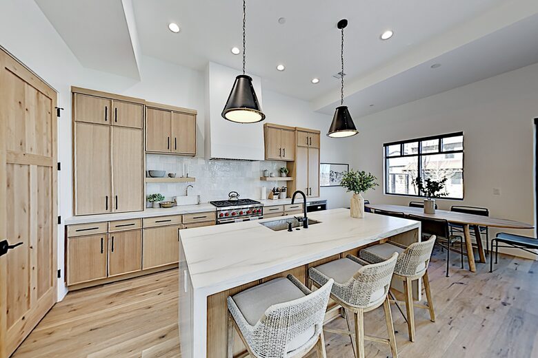 Designer Gem | Hot Tub & Bonus Room | Walk to Lift - Park City, Utah