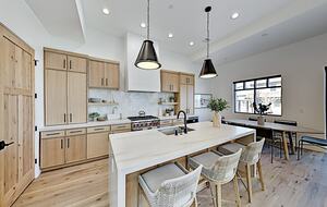 Designer Gem | Hot Tub & Bonus Room | Walk to Lift - Park City, Utah