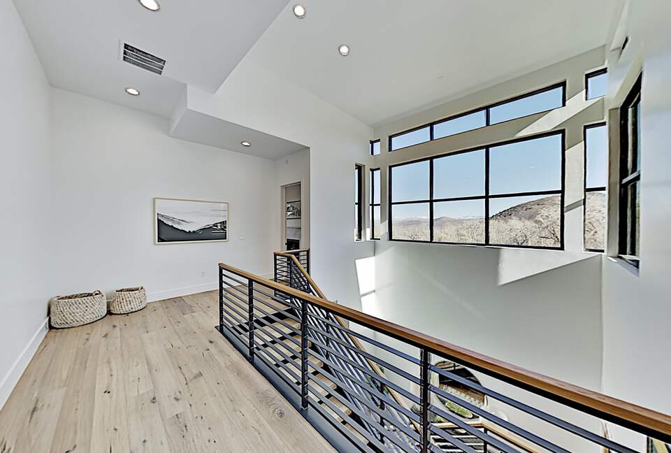 Designer Gem | Hot Tub & Bonus Room | Walk to Lift - Park City, Utah