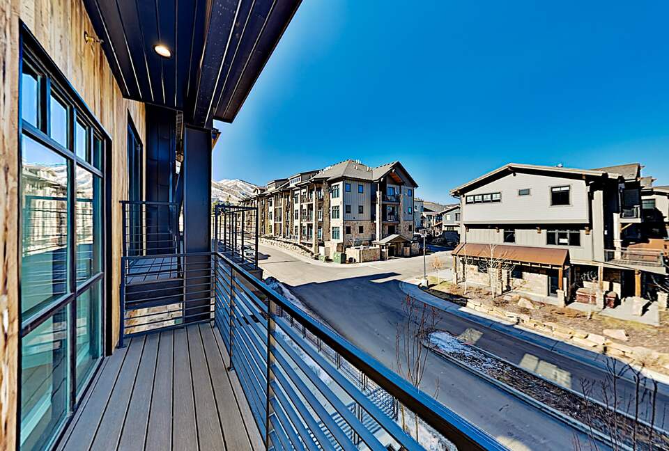 Designer Gem | Hot Tub & Bonus Room | Walk to Lift - Park City, Utah