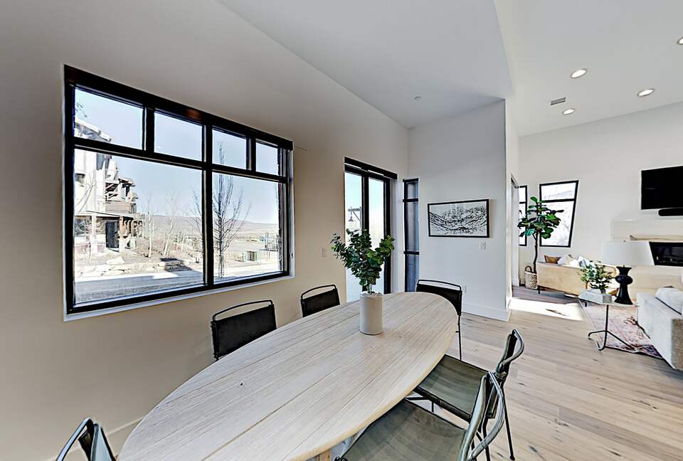 Designer Gem | Hot Tub & Bonus Room | Walk to Lift - Park City, Utah