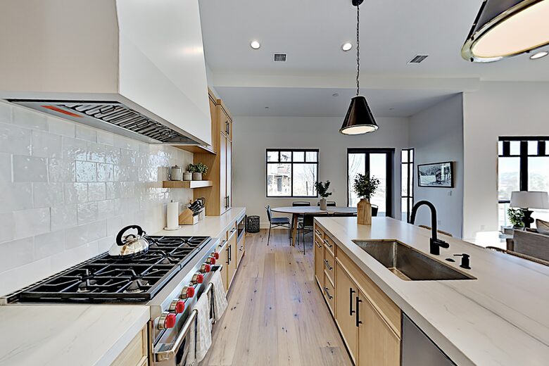 Designer Gem | Hot Tub & Bonus Room | Walk to Lift - Park City, Utah