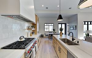 Designer Gem | Hot Tub & Bonus Room | Walk to Lift - Park City, Utah