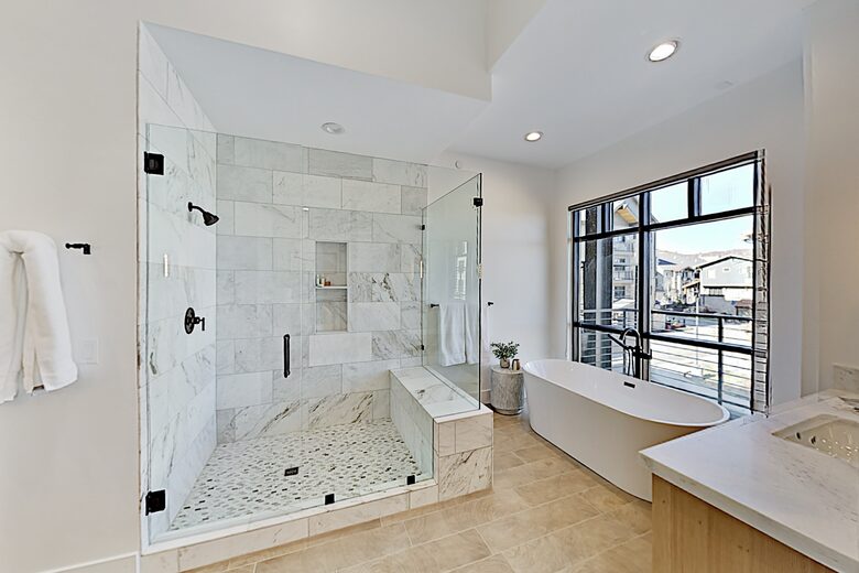 Designer Gem | Hot Tub & Bonus Room | Walk to Lift - Park City, Utah