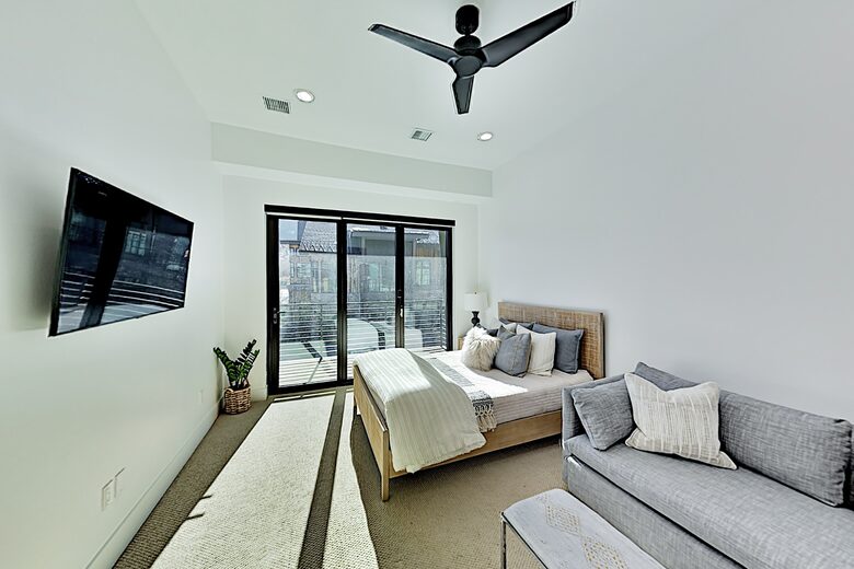 Designer Gem | Hot Tub & Bonus Room | Walk to Lift - Park City, Utah