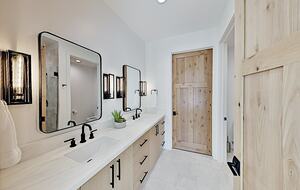 Designer Gem | Hot Tub & Bonus Room | Walk to Lift - Park City, Utah