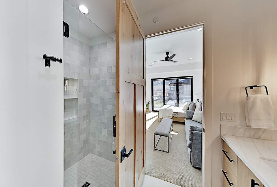 Designer Gem | Hot Tub & Bonus Room | Walk to Lift - Park City, Utah