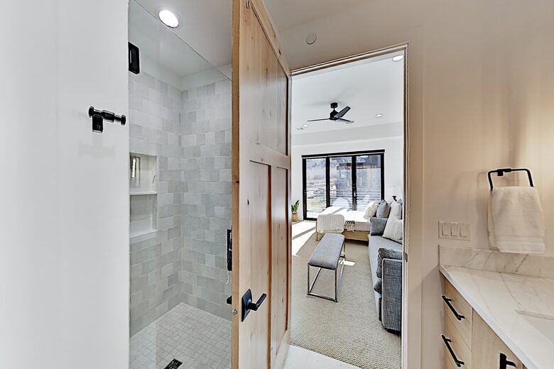 Designer Gem | Hot Tub & Bonus Room | Walk to Lift - Park City, Utah