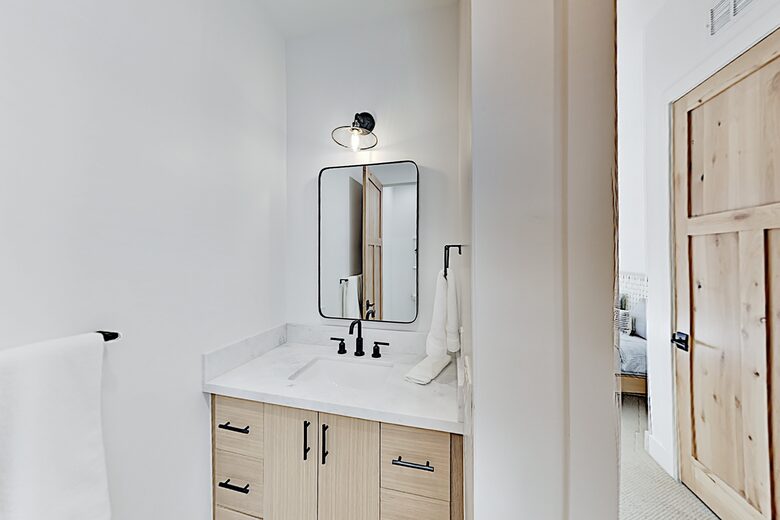 Designer Gem | Hot Tub & Bonus Room | Walk to Lift - Park City, Utah