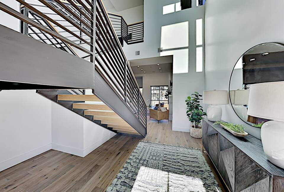 Designer Gem | Hot Tub & Bonus Room | Walk to Lift - Park City, Utah