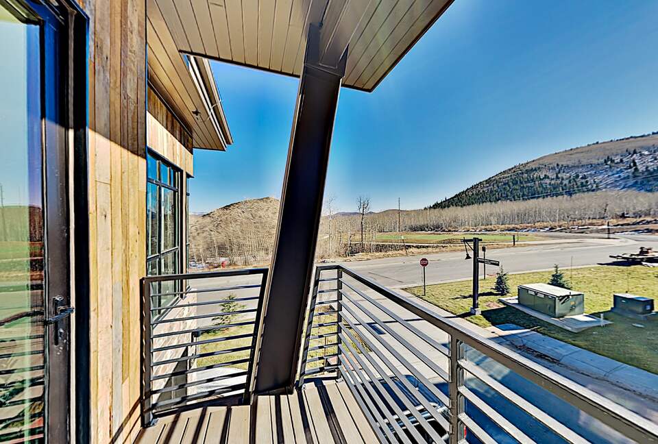 Designer Gem | Hot Tub & Bonus Room | Walk to Lift - Park City, Utah