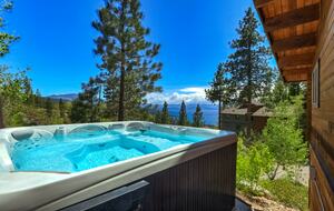 Altitude Adjustment Lodge (Lake Tahoe views!) - Glenbrook, Nevada