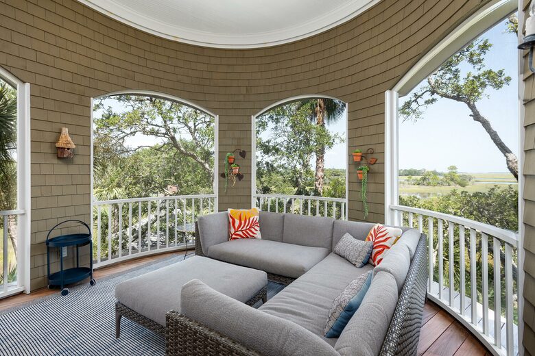 cozy screened porch to enjoy a lazy afternoon