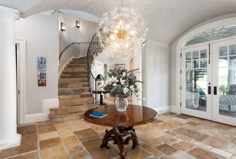 Welcoming foyer leading to pub and outdoor liviing