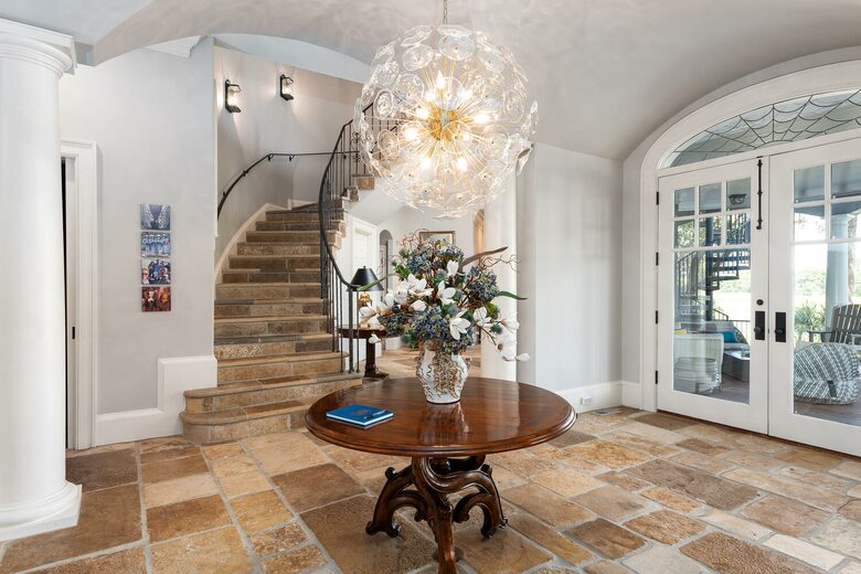 Welcoming foyer leading to pub and outdoor liviing