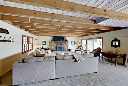 Spectacular Arrowhead Lakefront - Lake Arrowhead, California