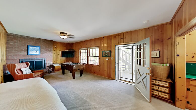 Spectacular Arrowhead Lakefront - Lake Arrowhead, California