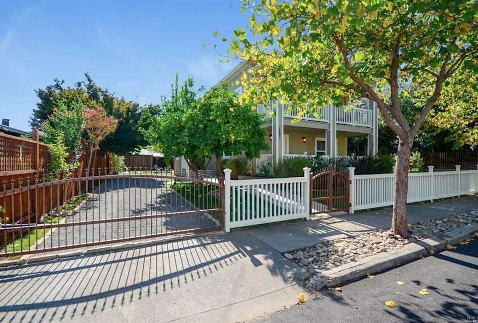 Downtown Napa Valley Hidden Gem - Napa, California