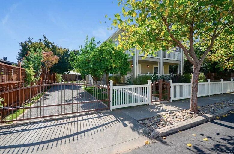 Downtown Napa Valley Hidden Gem - Napa, California