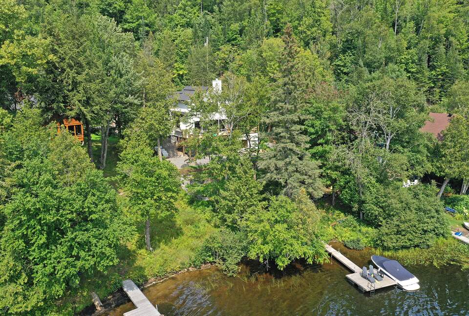 Lakefront Mont-Tremblant - La Conception, Canada