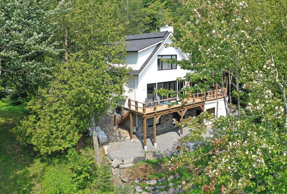 Lakefront Mont-Tremblant - La Conception, Canada