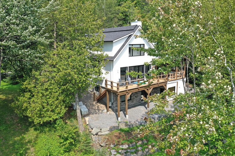 Lakefront Mont-Tremblant - La Conception, Canada