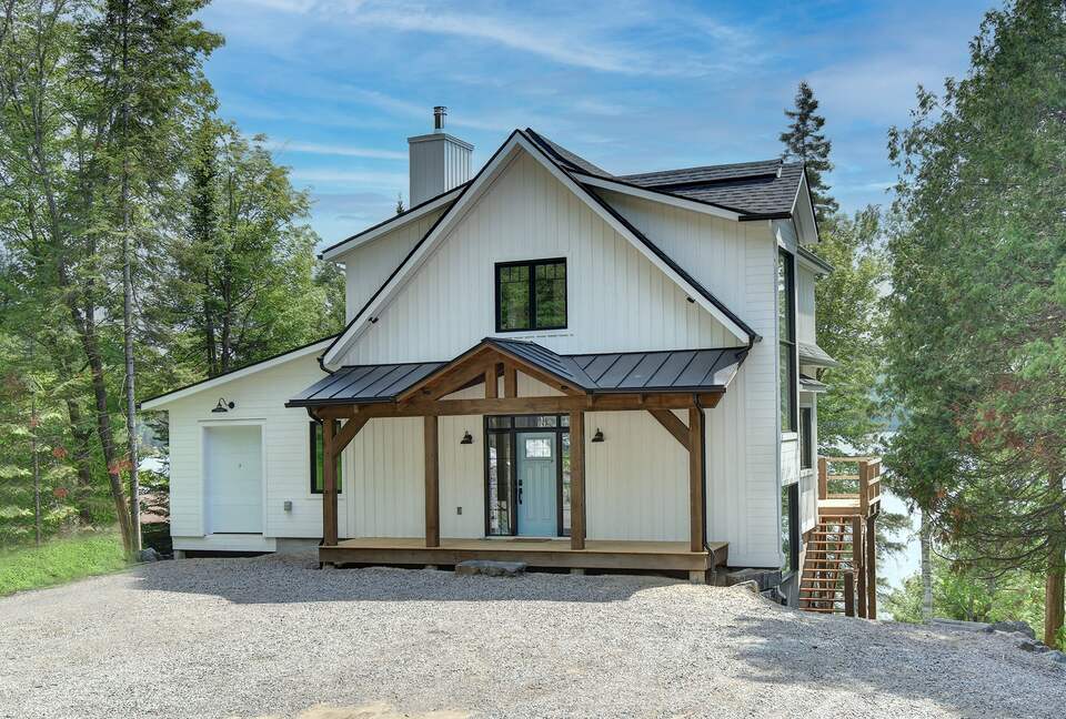 Lakefront Mont-Tremblant - La Conception, Canada