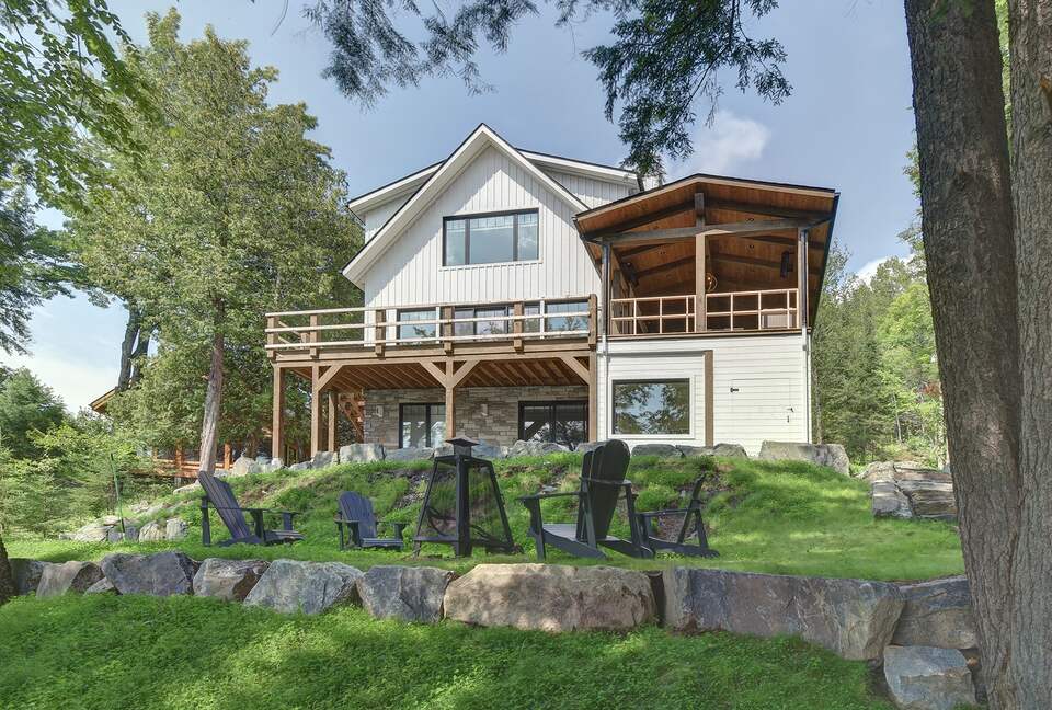 Lakefront Mont-Tremblant - La Conception, Canada