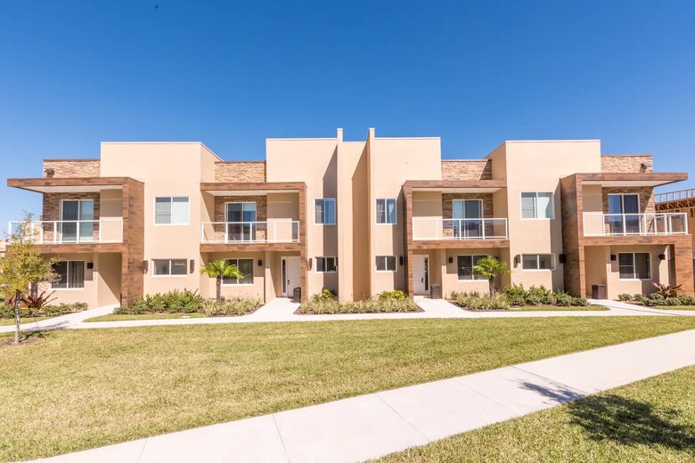 Disney Magic Village 4 BR Townhome - Kissimmee, Florida