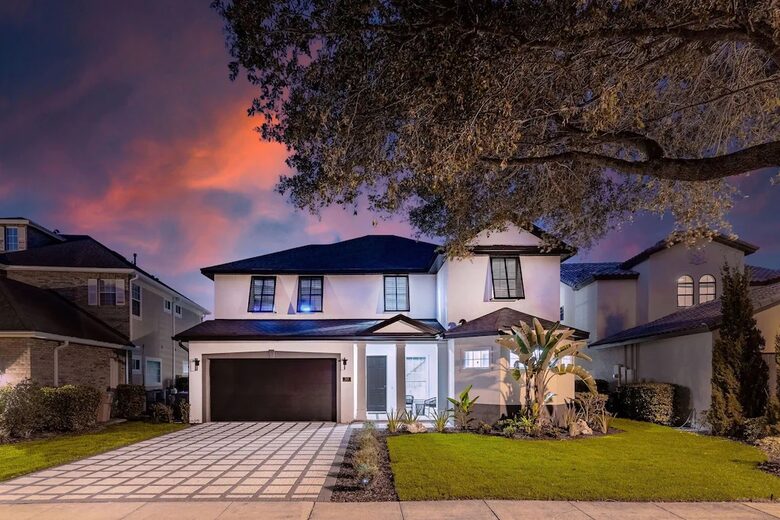 Luxury Reunion Resort Gathering Villa - Kissimmee, Florida