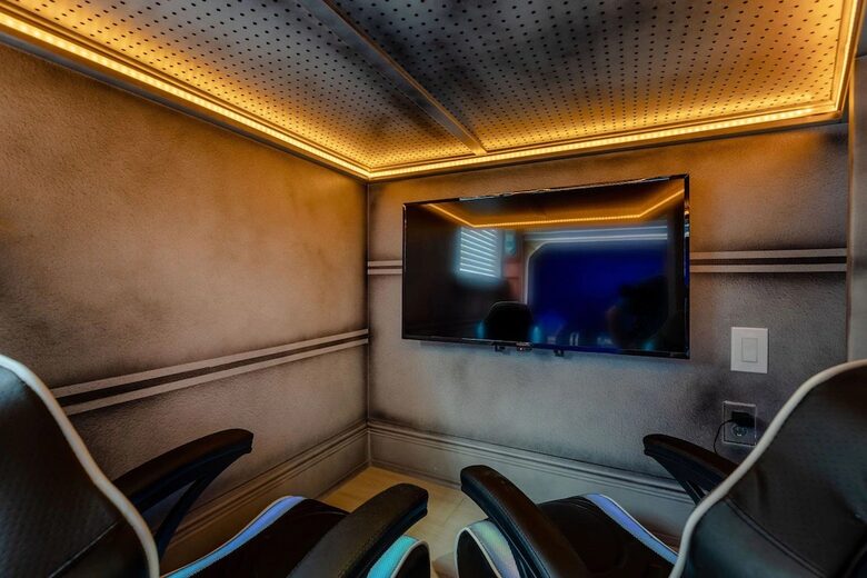 Luxury Reunion Resort Gathering Villa - Kissimmee, Florida