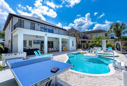 Luxury Reunion Resort Gathering Villa - Kissimmee, Florida