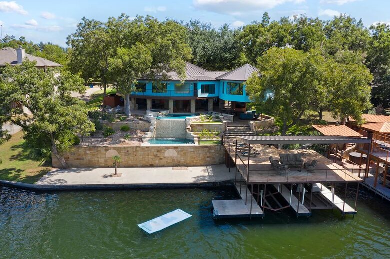 Cyan Dreams Lake House - Burnet, Texas
