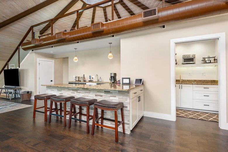 Cyan Dreams Lake House - Burnet, Texas