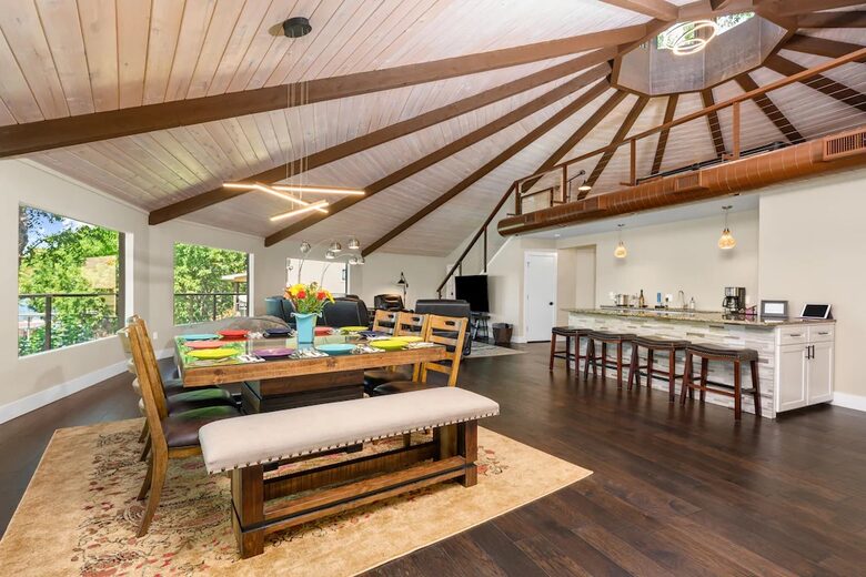 Cyan Dreams Lake House - Burnet, Texas