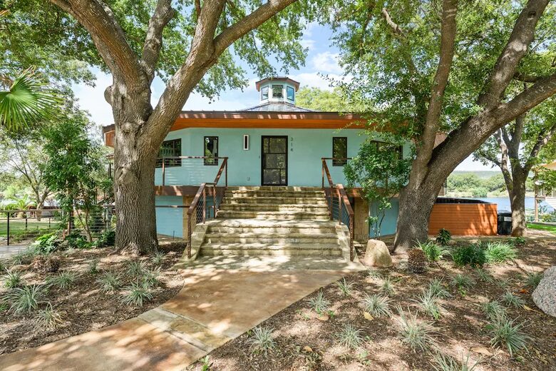 Cyan Dreams Lake House - Burnet, Texas