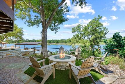 Cyan Dreams Lake House - Burnet, Texas