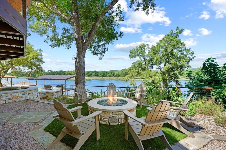Cyan Dreams Lake House - Burnet, Texas