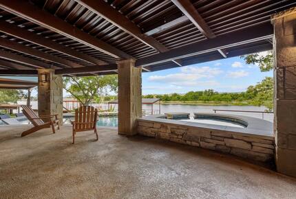 Cyan Dreams Lake House - Burnet, Texas