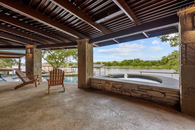 Cyan Dreams Lake House - Burnet, Texas