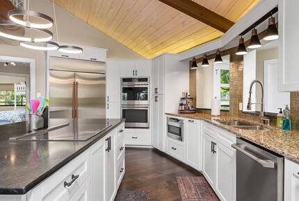 Cyan Dreams Lake House - Burnet, Texas