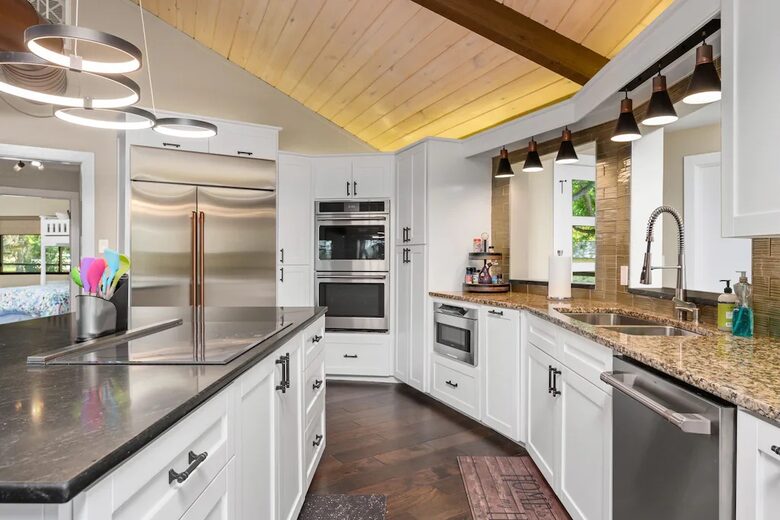 Cyan Dreams Lake House - Burnet, Texas